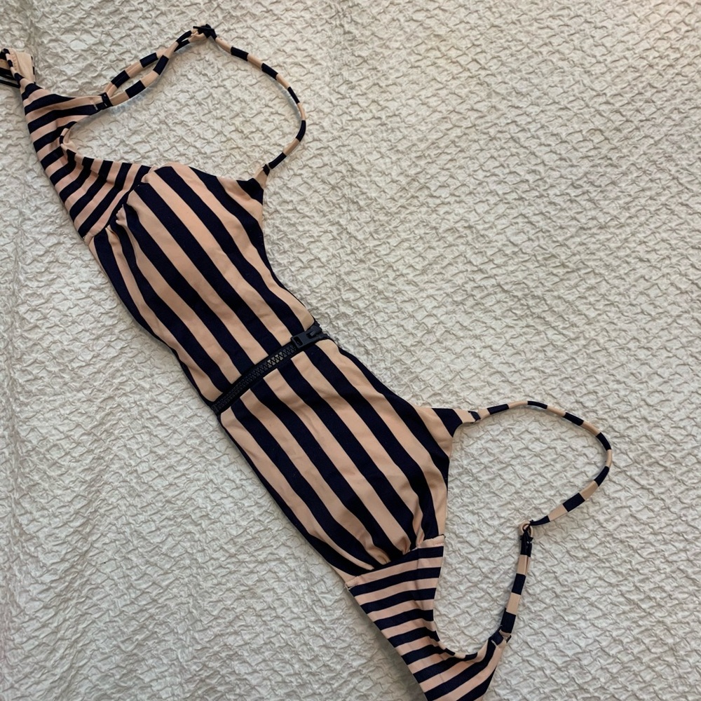 Bathing suit!! - Picture 2 of 3